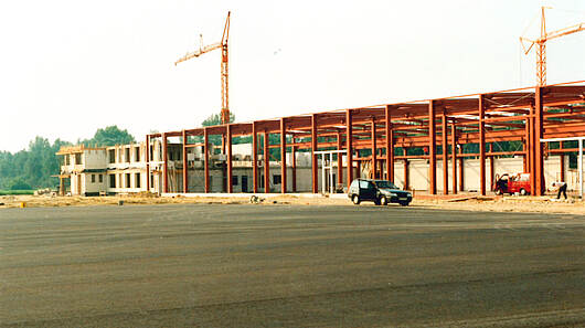 1994 Bau der neuen Produktionssta  tte in Ringe
